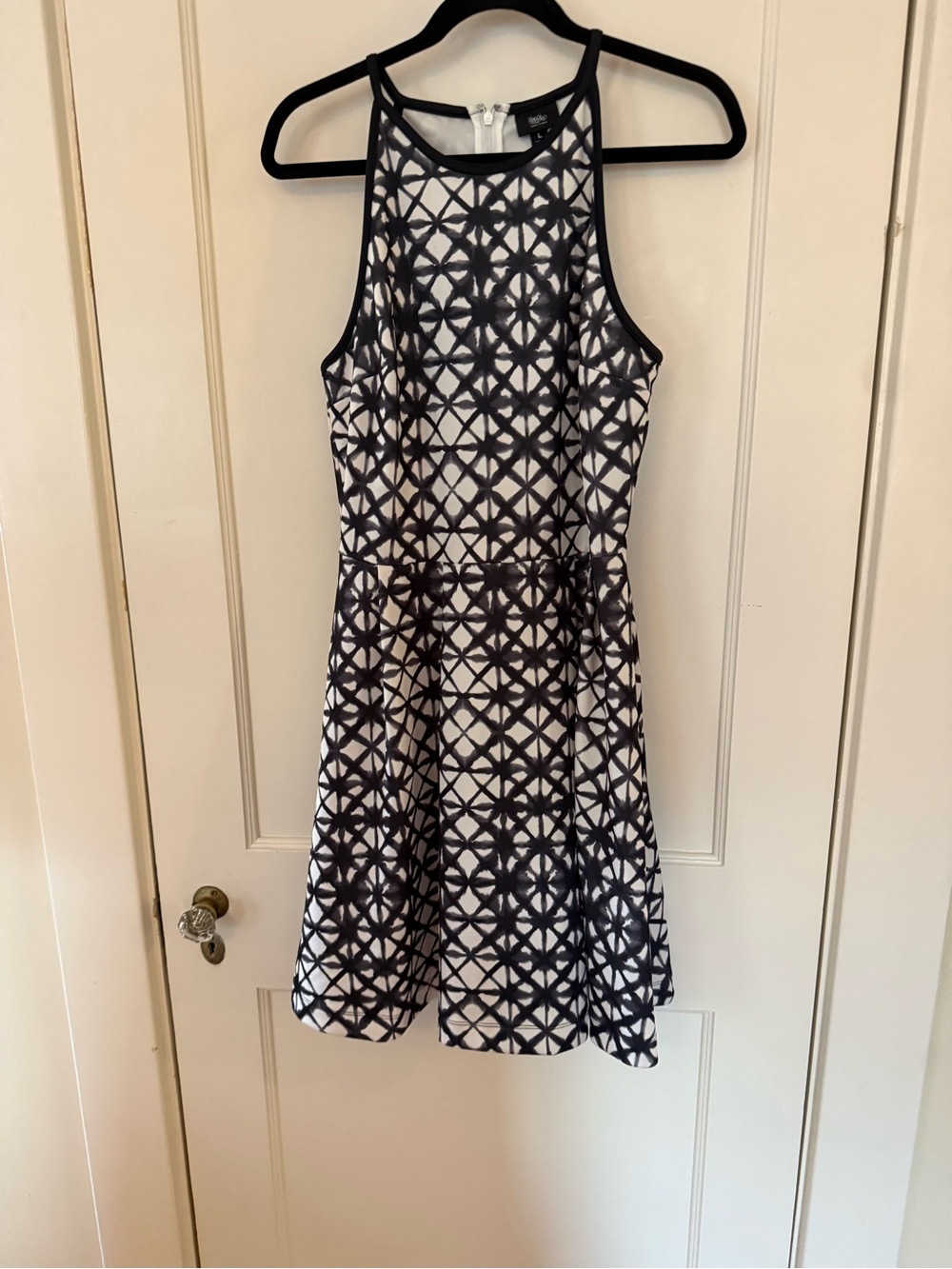 Mossimo Supply Co. Black and White Patterned Sleeveless Top